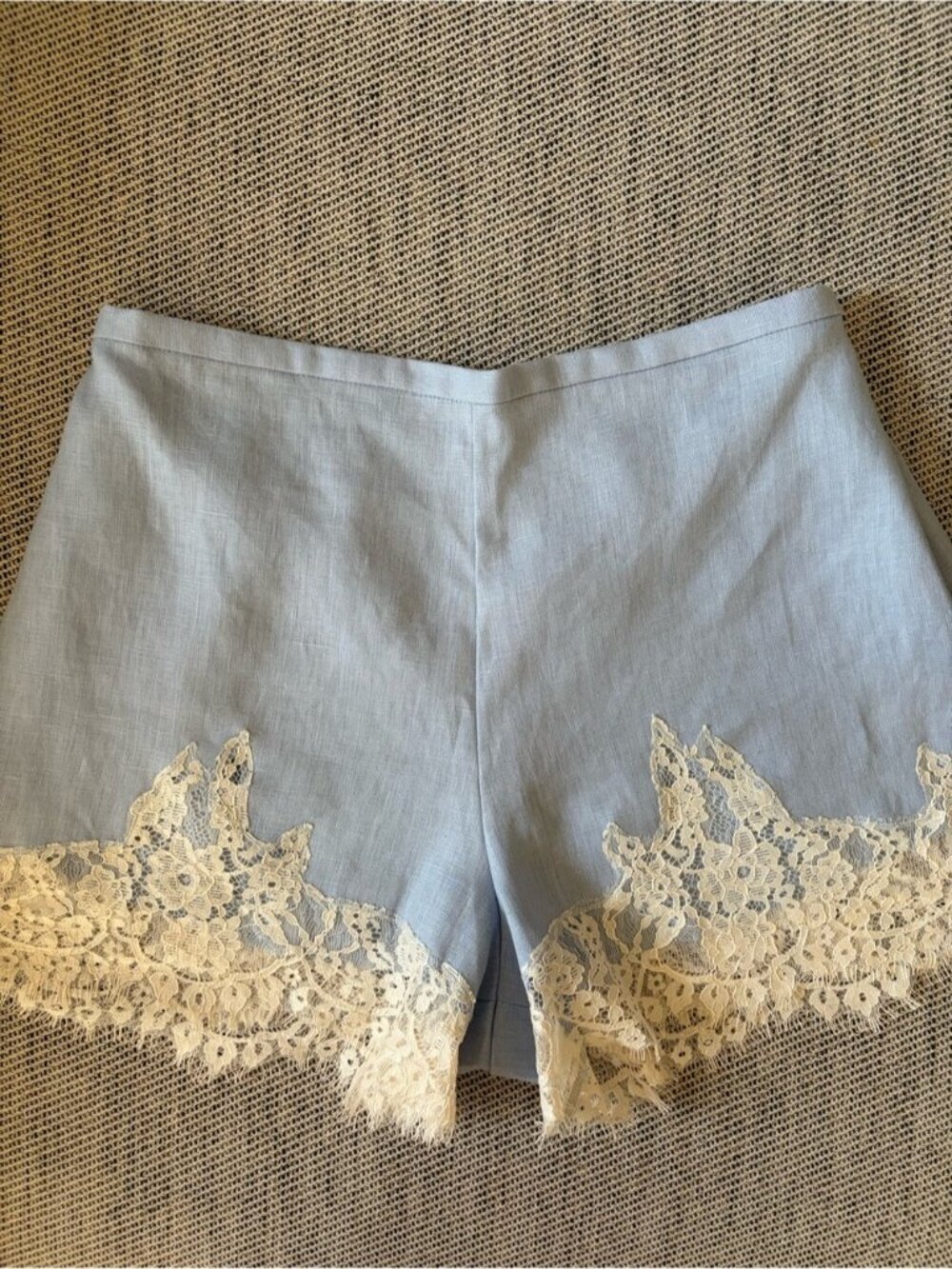 NEW Reformation Fern Cloud Blue Lace Trim Linen Shorts Elastic Waist | US M - Picture 9 of 12